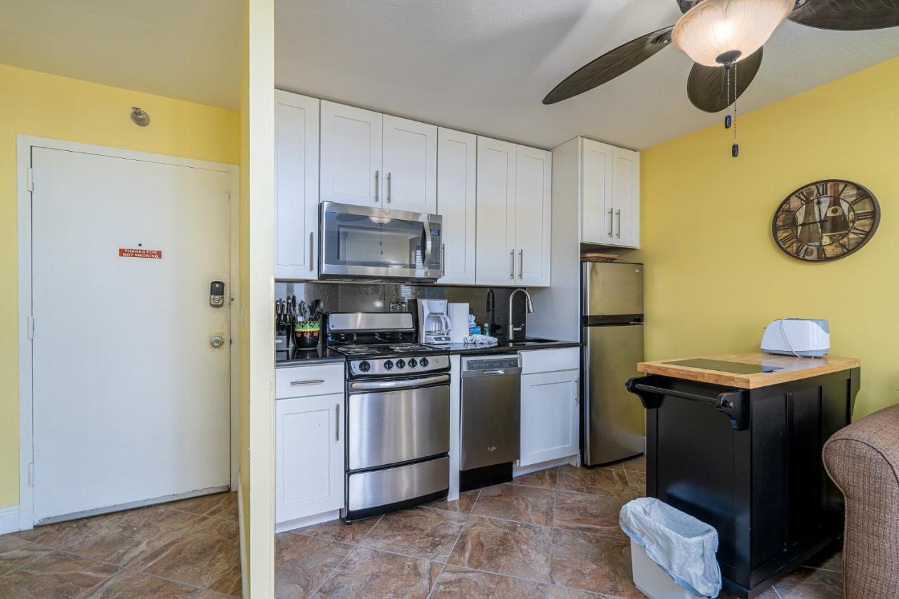 Updated Gulf Front Condo On The South End Of Fort Myers Beach! Condo Екстериор снимка